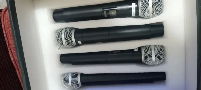 Microfone sem fio com 4 canais