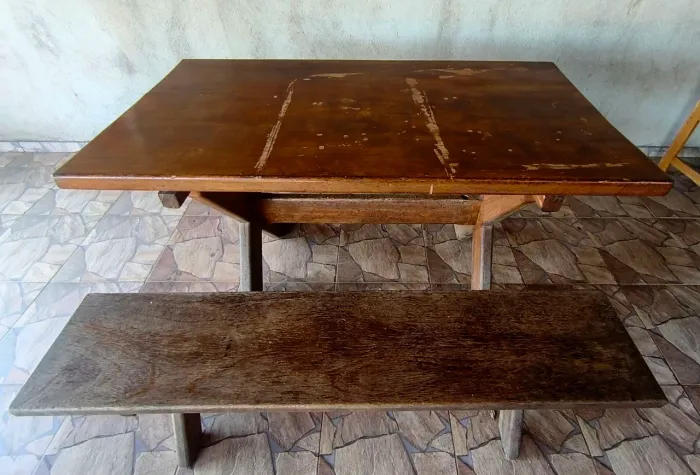 Mesa rústica madeira maciça com 2 bancos