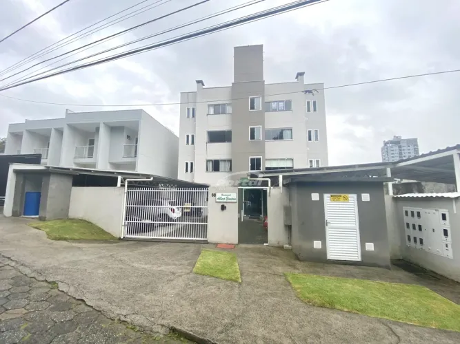 Apartamento disponível para locação no bairro Fortaleza, em Blumenau/SC.