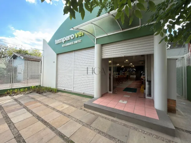Prédio comercial para operação de restaurante à venda no bairro Navegantes