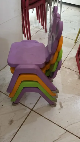 Jogo cadeiras e mesa infantil