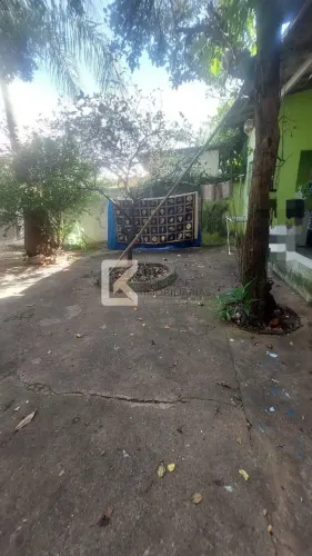 Casa à venda, Excelente para ponto comercial, 3 quartos, localização privilegiada, Centro,