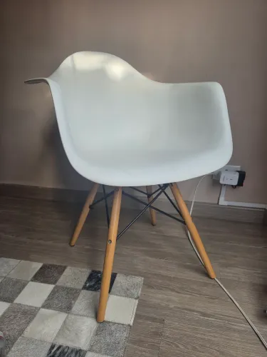 Cadeira Eames Eiffel com Braços