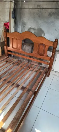 Cama de Casal em Madeira Maciça com Testeira Alta - 1,40 m x 1,90 m