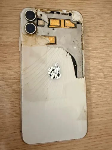 Iphone 11 tela quebrada