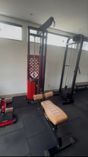 Aparelhos de musculação pulley semi novo