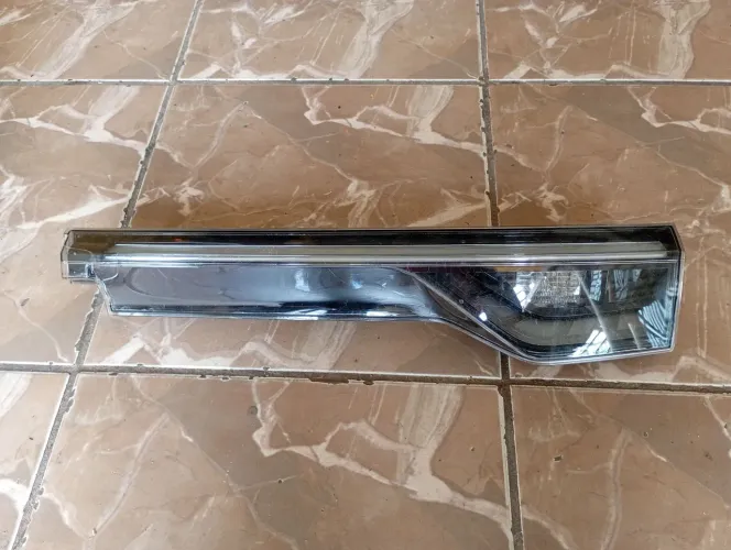 Lanterna Tampa Traseira Direta Honda Hrv 2022 2023 (Detalhe)