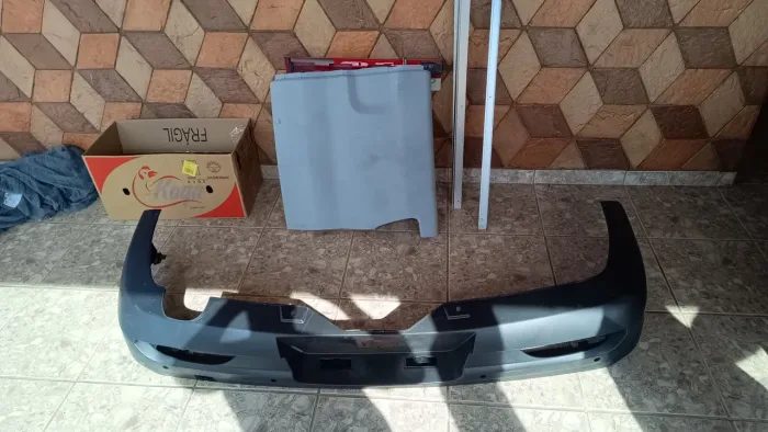 Vendo para-choque traseiro preto e portas da caçamba(direita e esquerda). Fiat Toro fredom