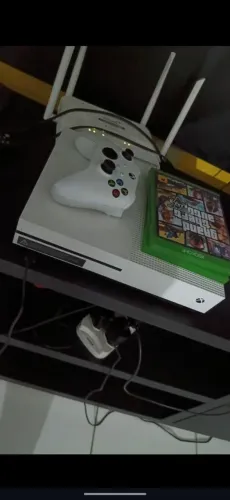 Xbox One S + controle + jogos em mídia física
