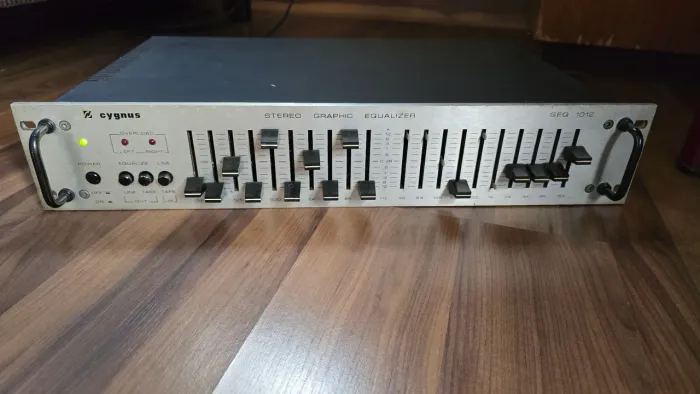 Equalizador Cygnus GEQ 1012 Usado 