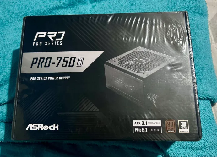 Fonte ASRock Pro, 750W, 80 Plus Bronze, está lacrado 