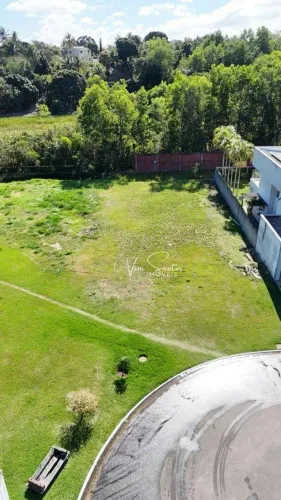 À venda | Terreno no Condomínio Jardins Veneza | 604m², lote 100% plano, ao lado da reserv