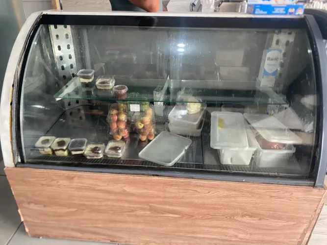 Expositora de Frios/ bebidas /doces 