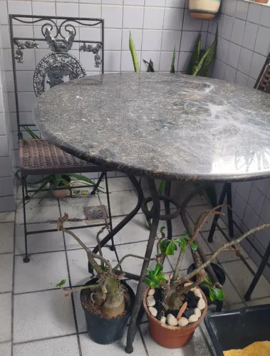 Conjunto Mesa Bistrô Vintage com Tampo de Granito