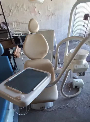 Cadeira odontológica Gnatus com braço acoplado