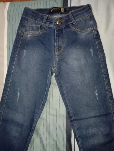 Vendo calça jeans skinny.