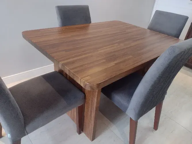 Mesa de Jantar de Madeira Maciça