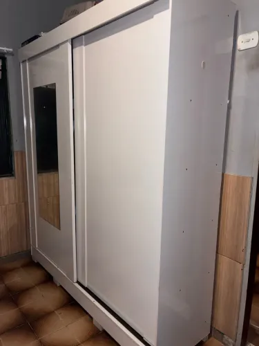 Guarda roupa com espelho 