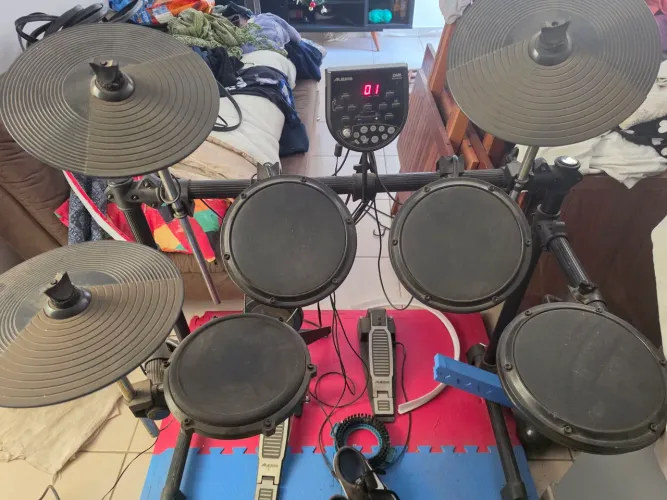 Bateria eletronica alesis dm6