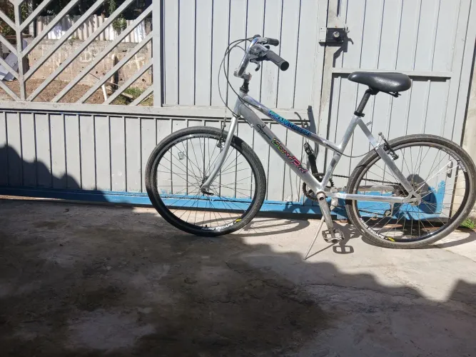 Bicicleta de alumínio
