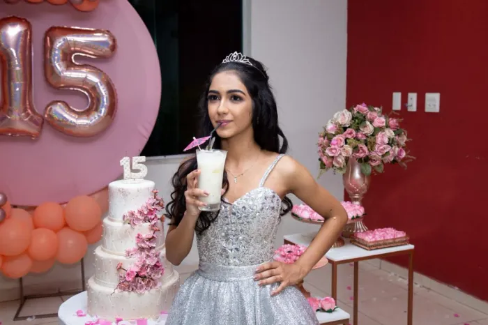 Bar de Drinks Instagramáveis para 15 Anos, Formaturas e Aniversários