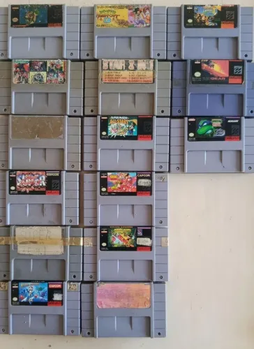 Lote de 20 jogos de super Nintendo mais dois consoles no estado