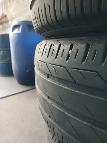 Pneu Aro 17 215 50 so vendo os 4