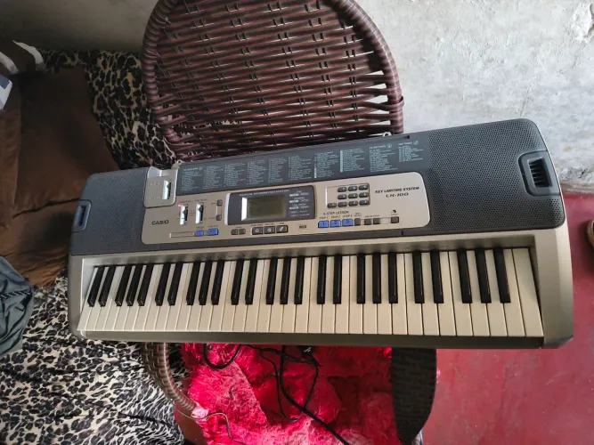 Vendo teclado Casio KEY LIGHTING SYSTEM LK-100