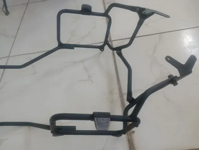 Suporte para baús laterais e proteção para XRE 300 givi original 