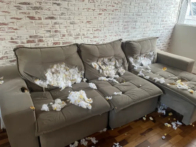 DOAÇÃO DE SOFA!! Só buscar Sofá reclinável e retrátil 3 lugares grandes. Não faço entrega!