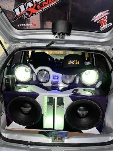 Vendo som automotivo de mala