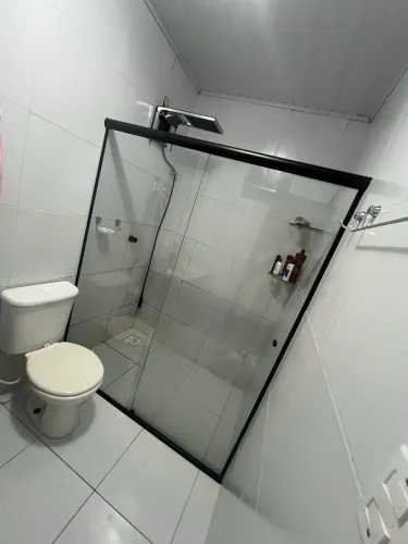 Box para banheiro na cor preto