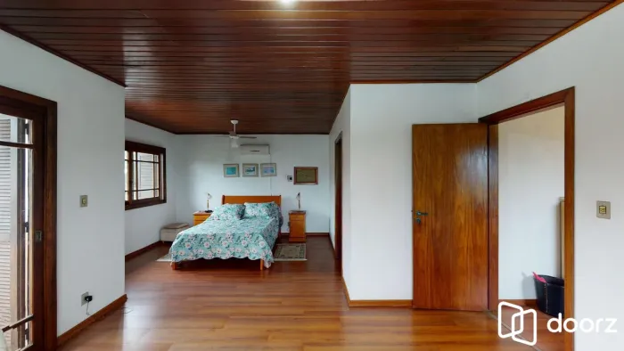 Sobrado em Partenon com 190 m² , 3 quarto(s) , 1 suíte(s) , 2 vaga(s).