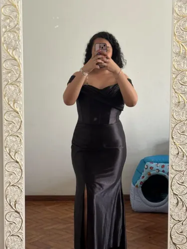 Vestido longo, preto de cetim