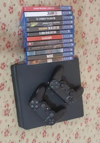 PlayStation 4 Completo com 2 Controles e 12 Jogos