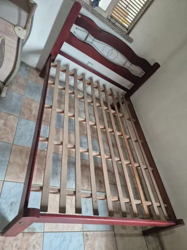 Cama de Casal de Madeira.