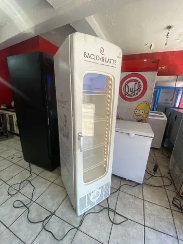 Cervejeira Expositor Slim fininha Retrô 220V Metalfrio 296L Relógio digital-5 Negativo Led