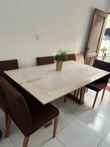 Mesa com 6 cadeiras