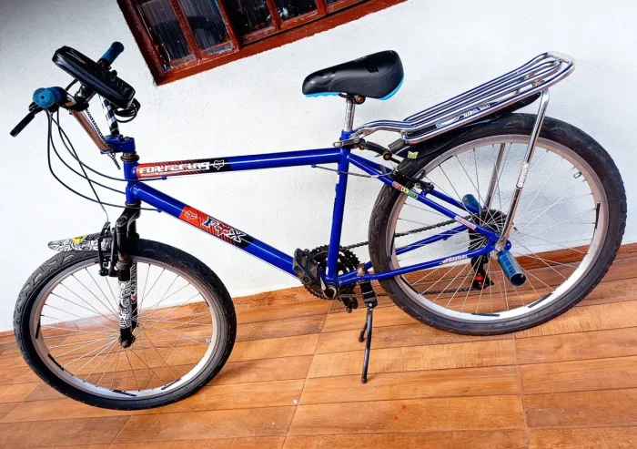 Vendo bike aro 26 Cross com bagageiro) "preferência pagamento em dinheiro/ Pix na entrega