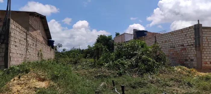 VENDE-SE TERRENO