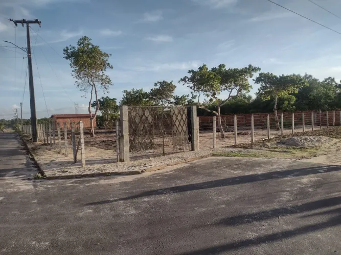 VENDE-SE TERRENO