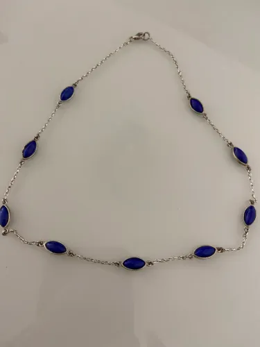 Choker de prata com pedras naturais de lápis lazuli, novo.