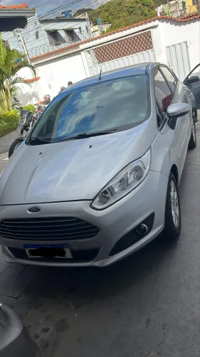 Ford Fiesta 1.6 16V Flex Aut. 5P 2015
