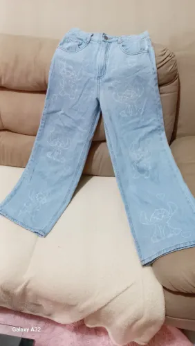 Calça jeans stitch.