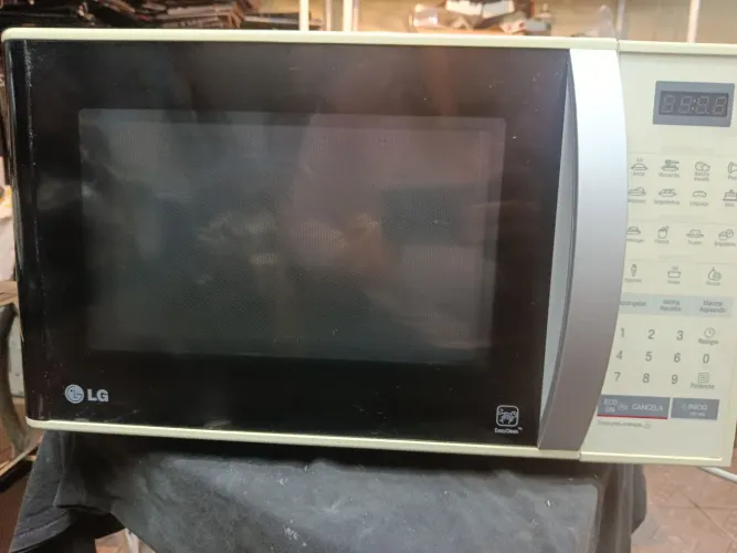 Microondas LG 23 litros lindo antiaderente tudo funcionando perfeitamente 220v