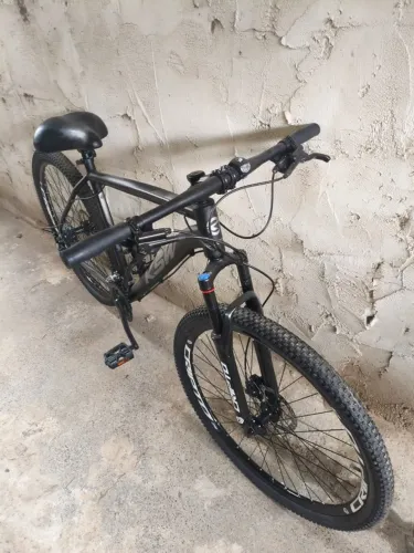 Bicicleta KSW Aro 29 - 27v Shimano Acera (Freio Hidráulico)