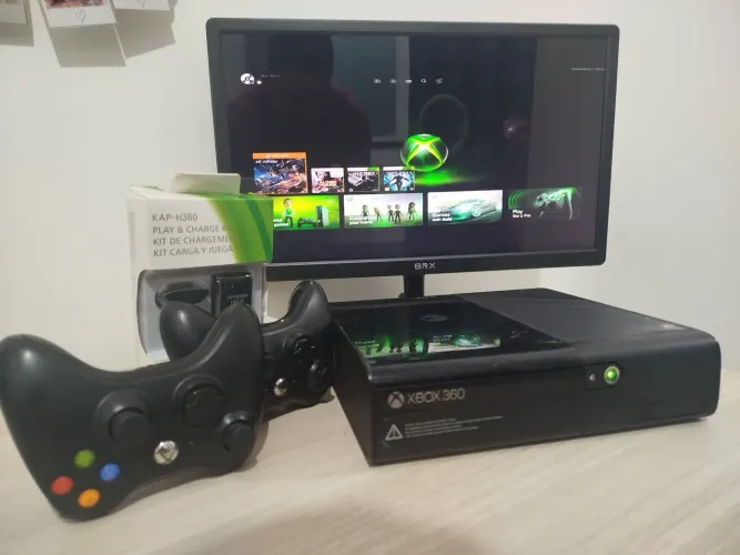 Xbox 360 + Jogos + 2 controles originais