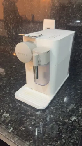 Cafeteira Nespresso Lattissima One Branca 220V - Com Combo de Espuma de Leite