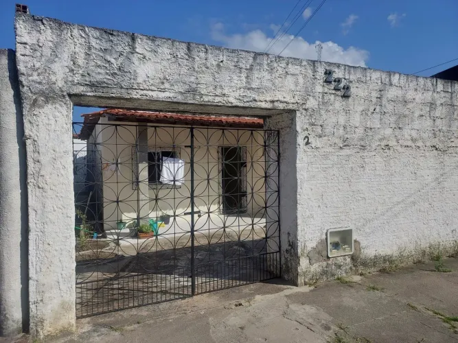 Casa bem localizada