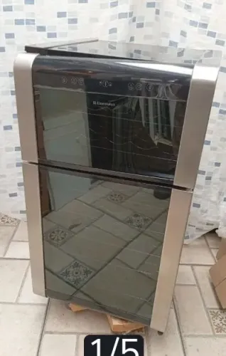Adega Climatizada Electrolux com DEFEITO NO COMPRESSOR.